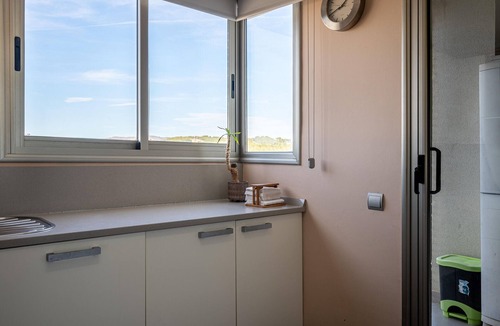 Torredembarra Apartment | Duplex 250m from Beach with Parking, Air Conditioning and Wi-Fi