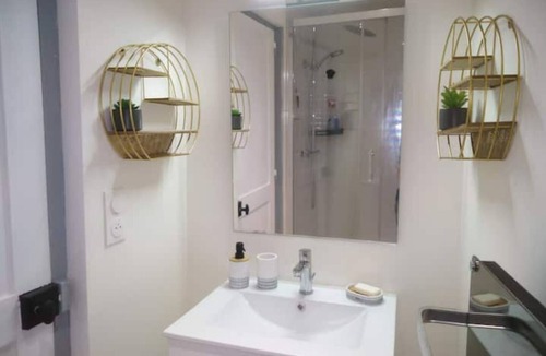 Evreux Apartment | Duplex: 3/4 Voyageurs - 2 Lits