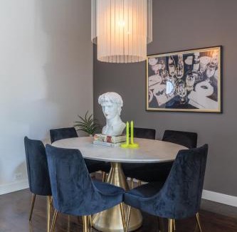 North Center Apartment | Duplex 3 Bed 2 Bat Apt Steps from Lincoln Square