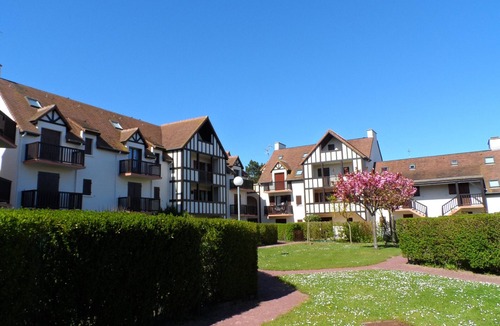 Le Home Apartment | Duplex 3-Room Apartment Near Beach in Cabourg - Sleeps 6, Parking Included