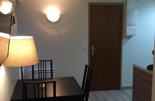 Jouy-en-Josas Apartment | Duplex, 32 m2, 1.6 km from CET. Private garden