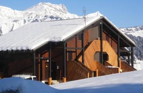 Cohennoz Apartment | Duplex 3BR for 6 with Balcony near Slopes