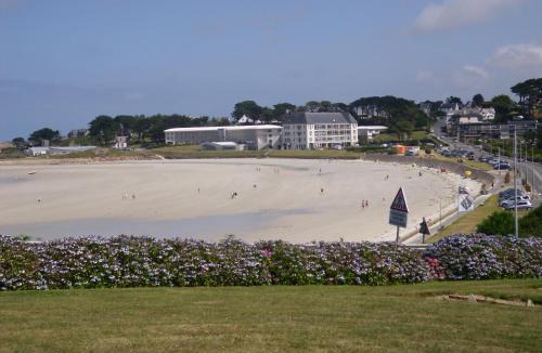 Trevou-Treguignec Apartment | Duplex 6 pers piscine et vue mer