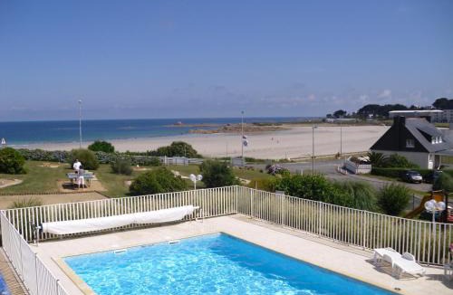 Trevou-Treguignec Apartment | Duplex 6 pers piscine et vue mer
