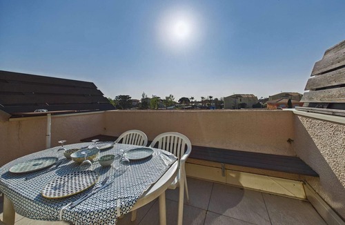 Marseillan Plage Apartment | Duplex Apartment with Terrace, A/C, and Private Parking - Sleeps 6