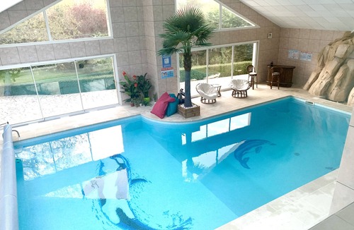 Basse-Goulaine Apartment | Duplex apartment in atypical house with indoor swimming pool