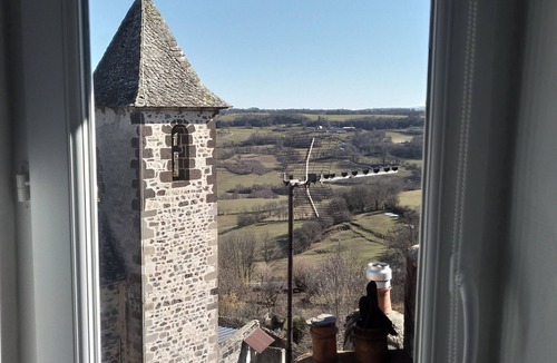 Mur-de-Barrez Apartment | Duplex apartment village house