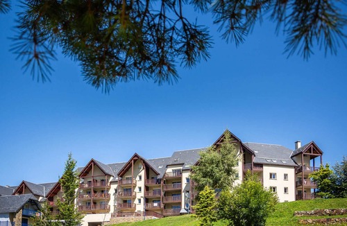 Gouaux-de-Larboust Apartment | Duplex Apartment Peyragudes 6 pers, ski-in access to slopes