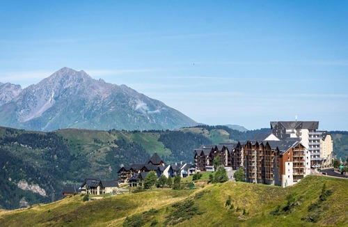 Gouaux-de-Larboust Apartment | Duplex Apartment Peyragudes 6 pers, ski-in access to slopes