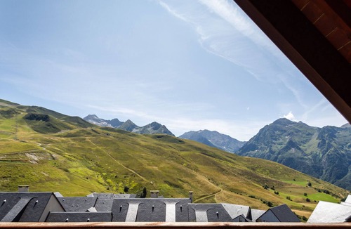 Gouaux-de-Larboust Apartment | Duplex Apartment Peyragudes 6 pers, ski-in access to slopes