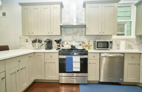 Constable Hook Apartment | Duplex apt + Dining & Game Floor w/80in Projector