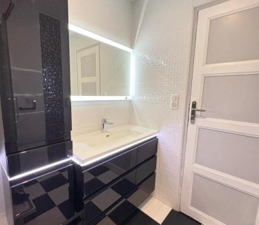 Beauvais House | Duplex Atypique avec 5 Chambres Privées