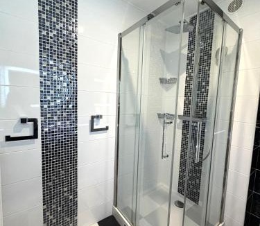 Beauvais House | Duplex Atypique avec 5 Chambres Privées