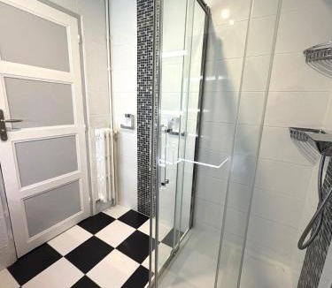 Beauvais House | Duplex Atypique avec 5 Chambres Privées