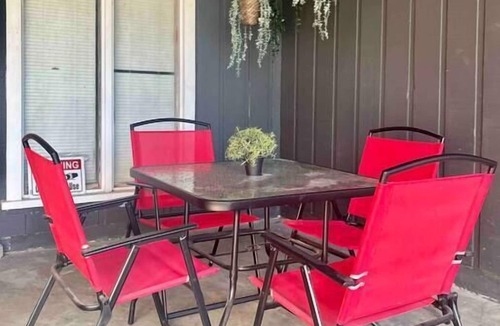 Parker Lane House | Duplex B KING Bed, Laundry, Desk by Downtown