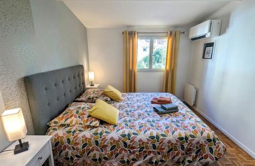 Saint-Cyprien Apartment | Duplex calme en centre-ville avec climatisation et parking gratuit