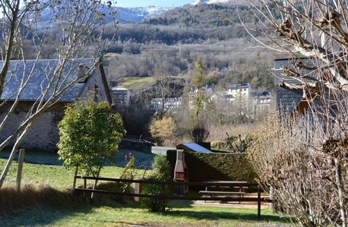 Luz-Saint-Sauveur House | Duplex Chalet for 4 in Luz-Saint-Sauveur, Fireplace, Garden, Pets Allowed