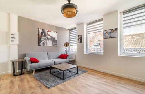 Valenciennes Apartment | Duplex Ciné Cosy - Hyper Centre 5min Gare