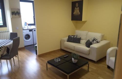Villamediana de Iregua Apartment | Duplex con terraza y vistas a la montaña internet aire acondicionado frente a piscinas públicas