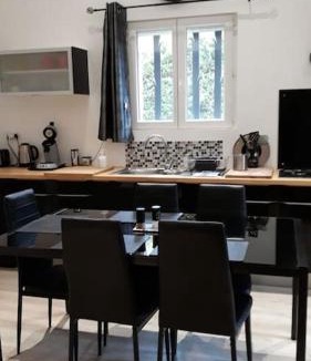 Caderousse Apartment | DUPLEX COSY Confort PISCINE