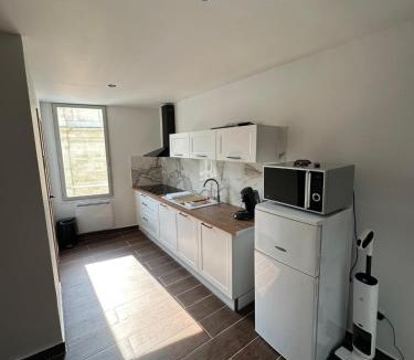 Lunel Apartment | Duplex Cosy en Cœur de Ville