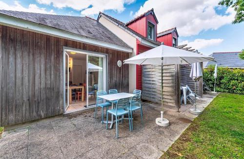 Saumur House | Duplex Cottage with Pool for 4