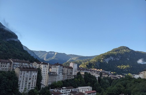 Saint-Claude Apartment | Duplex de 90m2, Balcon et Salle de jeu