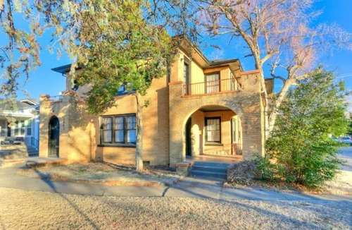 Crestwood Apartment | Duplex - Downstairs. near the Plaza District.n