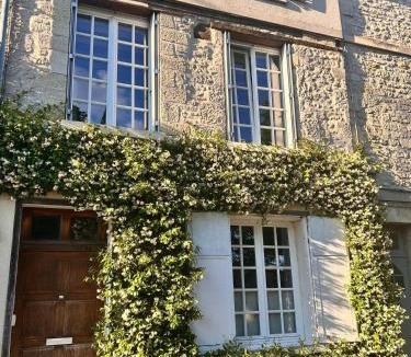 Senlis House | Duplex Downtown Abbaye by La Boîte En Plus