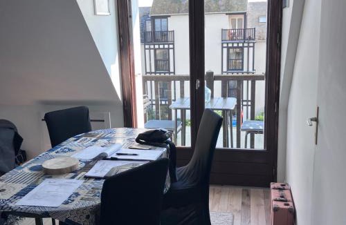 Villers-sur-Mer Apartment | Duplex familial refait à neuf avec balcon, à deux pas de la plage - FR-1-712-96