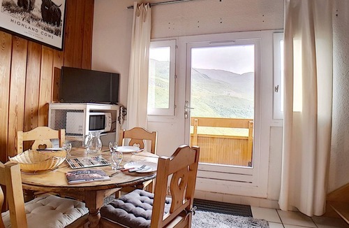 Les Bruyeres Apartment | Duplex for 4, ski-in/ski-out, balcony