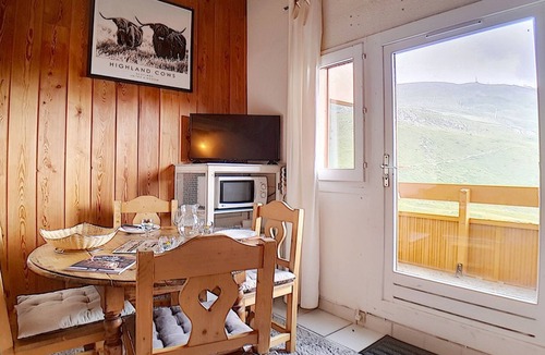 Les Bruyeres Apartment | Duplex for 4, ski-in/ski-out, balcony