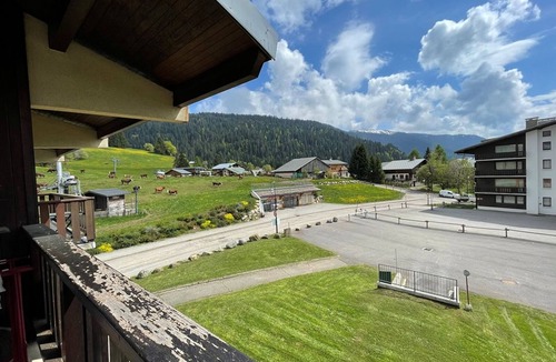 Cohennoz Apartment | Duplex for 6, ski-in location with WIFI