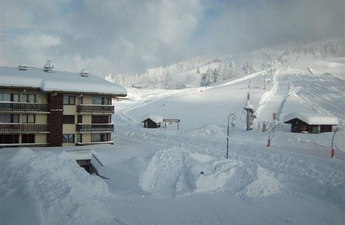 Cohennoz Apartment | Duplex for 6, ski-in location with WIFI