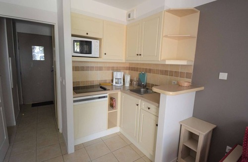 Rouret House | Duplex for 6 with Private Terrace, WiFi, and Pet-Friendly in Grospierres