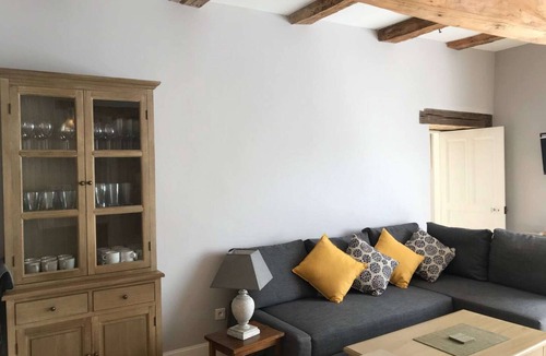 Castelnau-de-Montmiral Apartment | Duplex flat in the 17th century castle estate