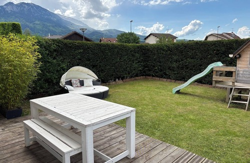 Saint-Pierre-en-Faucigny Apartment | Duplex apartment with garden