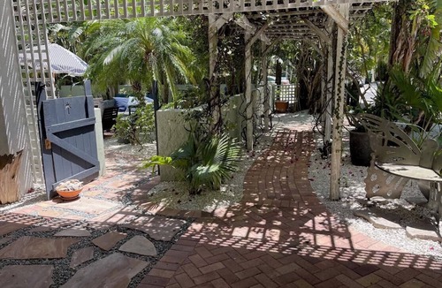 Anna Maria Villa | Duplex Heated Pool Walk to Beach
