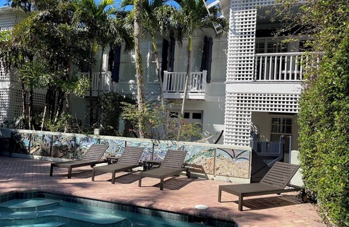 Anna Maria Villa | Duplex Heated Pool Walk to Beach