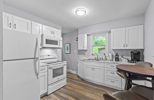 St. Charles Apartment | Duplex Hideaway in St. Charles, MO