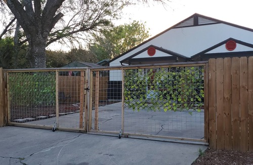 East MLK House | Duplex Home - Unit A & B Near DWTN & ATX Airport