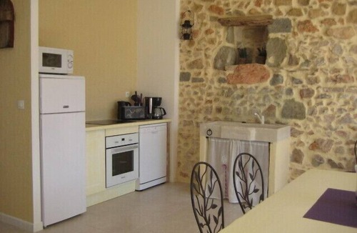 Pomerols Cottage | DUPLEX IN OLD MASTER HOUSE SWIMMING POOL, GARDEN, PARKING BEACHES 8 Km away