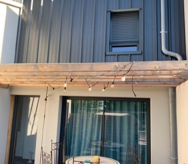 Vendargues Apartment | Duplex indépendant avec accès piscine