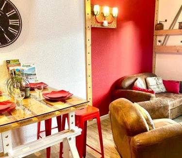 Saint-Serge Apartment | Duplex industriel - Centre ville Parking privé WIFI