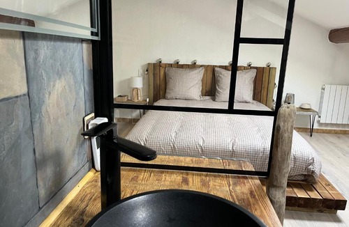 Entraigues-sur-la-Sorgue Apartment | Duplex lumineux sur gde TERRASSE, BALNEO double, parking privé, CLIM, local vélos