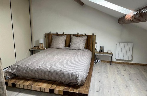 Entraigues-sur-la-Sorgue Apartment | Duplex lumineux sur gde TERRASSE, BALNEO double, parking privé, CLIM, local vélos