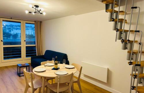 La Celle-sous-Gouzon Apartment | Duplex Marina Deauville L'ancre marine