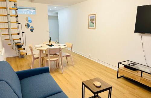 La Celle-sous-Gouzon Apartment | Duplex Marina Deauville L'ancre marine