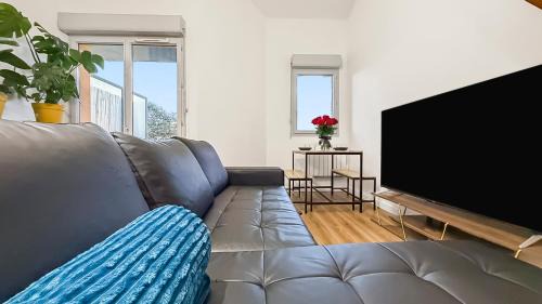Toulouse North Apartment | Duplex moderne et lumineux avec piscine et parking
