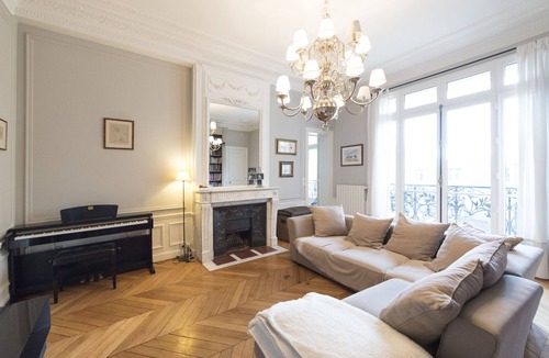 Porte-Dauphine Apartment | Duplex Near Trocadéro, by Veeve